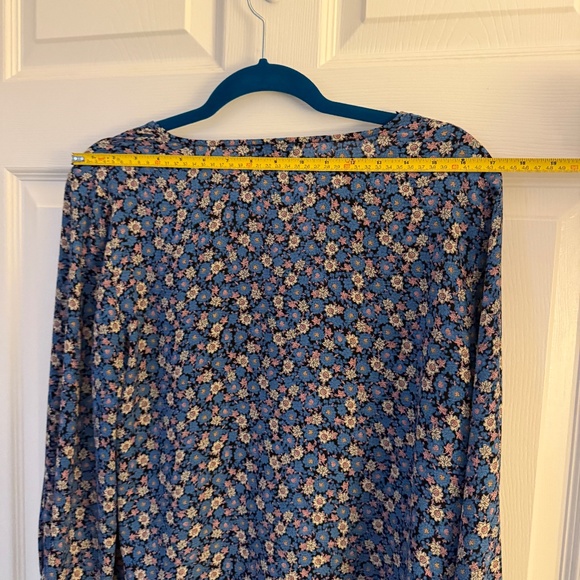 CeCe floral top, size Medium - Picture 9 of 9